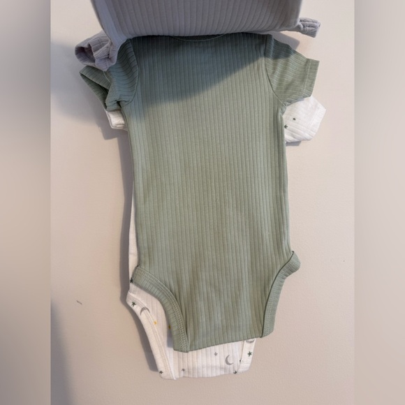 NWT CARTERS 3 Pack Body Suits - Picture 4 of 4